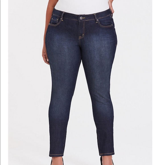 Torrid 14 Medium Wash Curvy Skinny Jeans - Picture 1 of 8